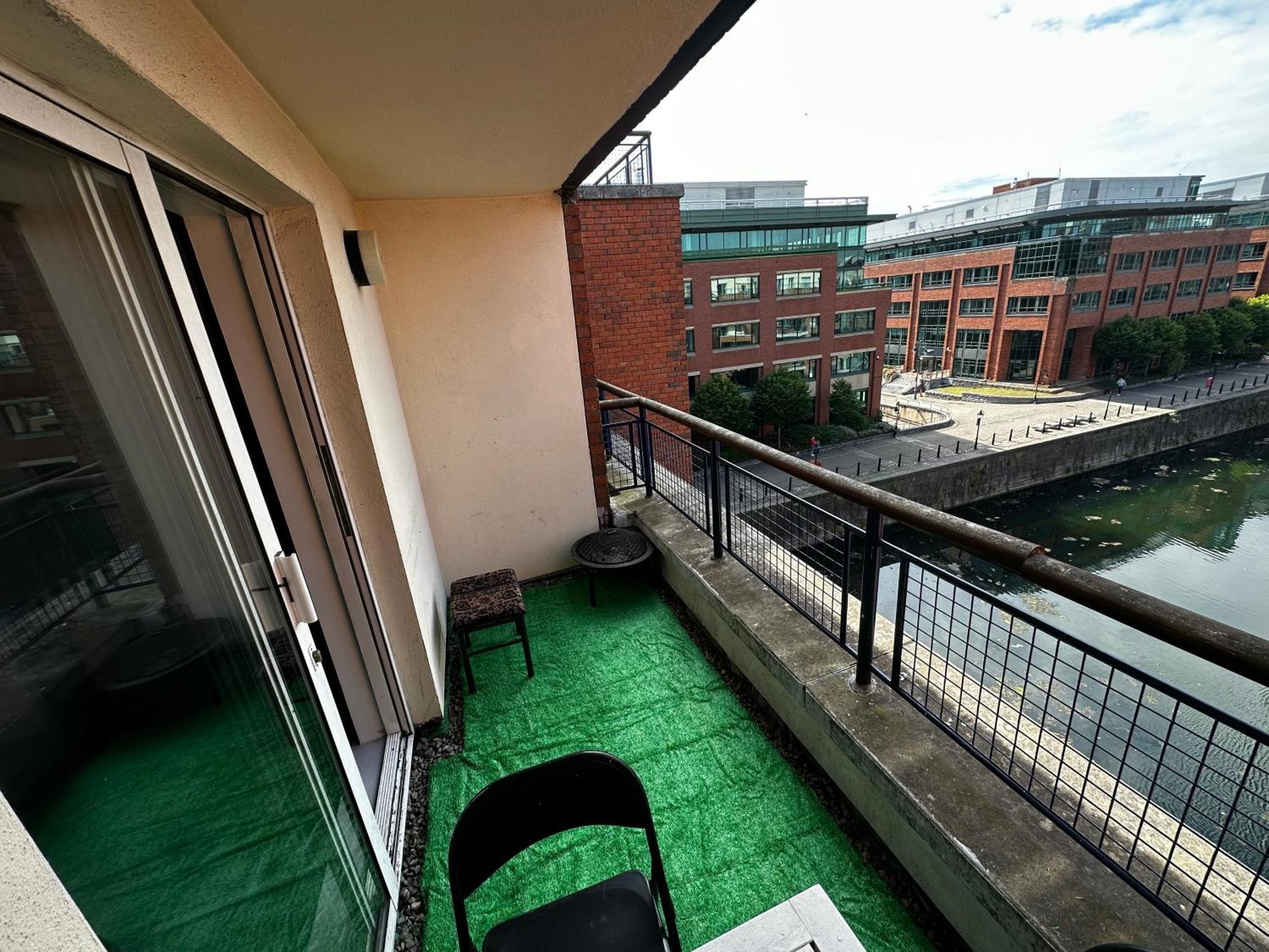 Customhouse Balcony View, Dublin 1 Hotel ภายนอก รูปภาพ